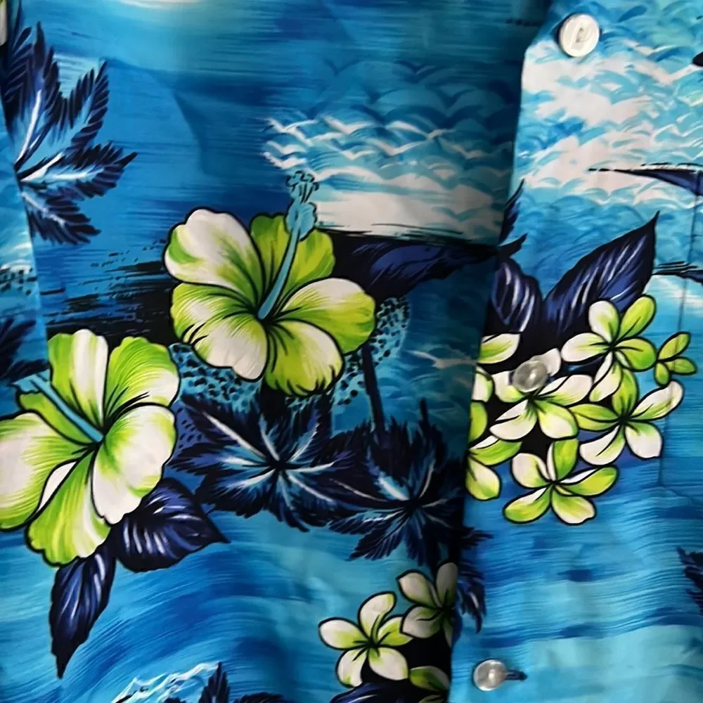 Vintage Men’s L blue floral Hawaiian shirt